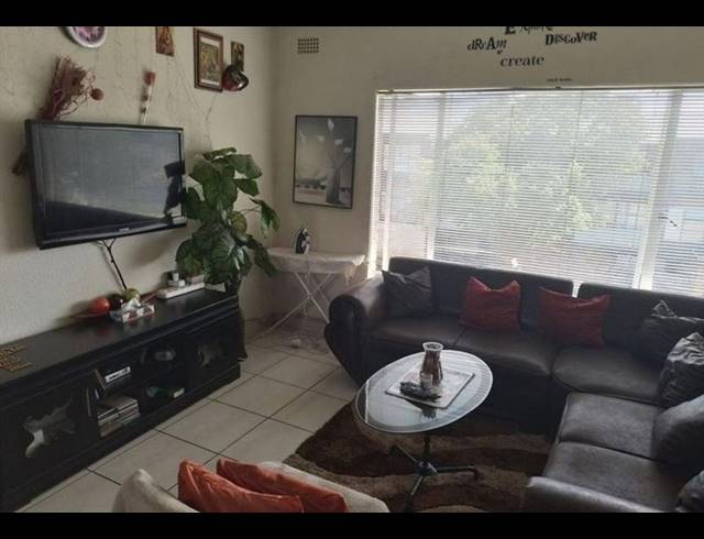 2 BEDROOM APARTMENT FOR SALE IN KEMPTON PARK CENTRAL